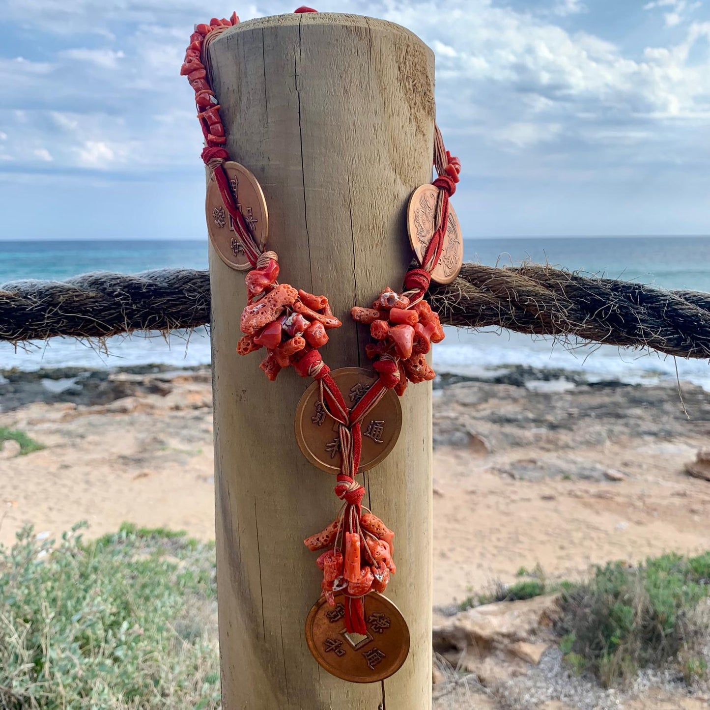 Collana "Choralie" in corallo e monete