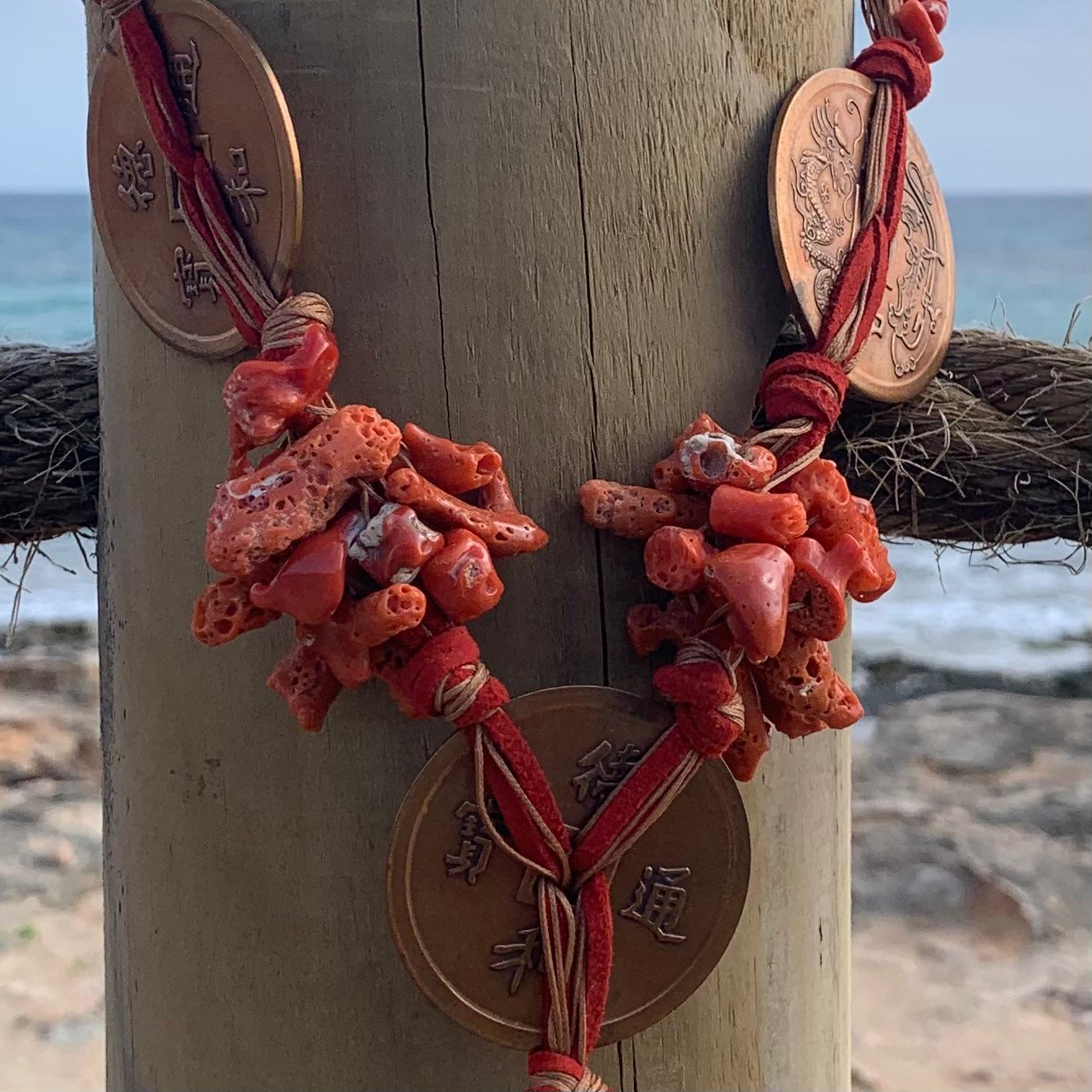 Collana "Choralie" in corallo e monete