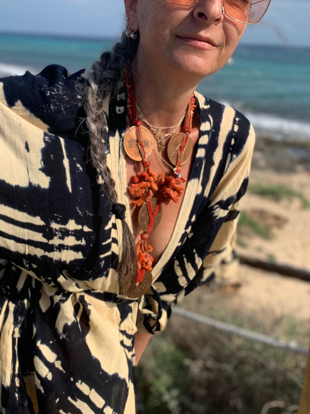 Collana "Choralie" in corallo e monete